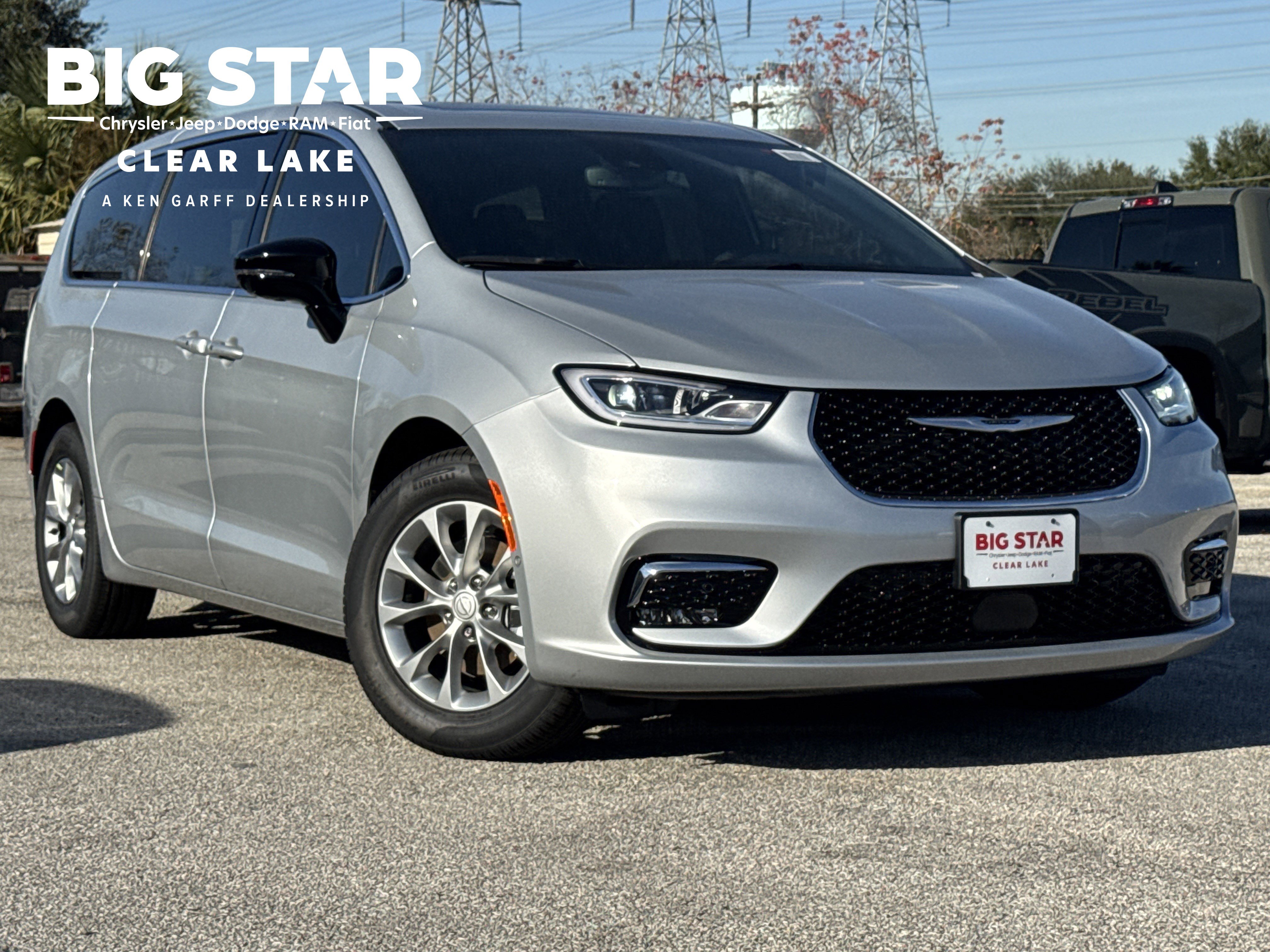 2026 Chrysler Pacifica Limited's photo