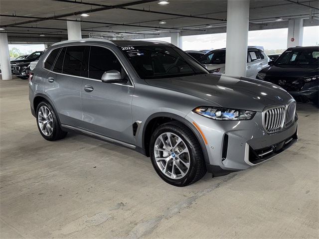 2025 BMW X5 50e's photo