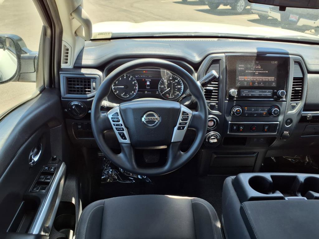 2022 Nissan Titan SV photo 2