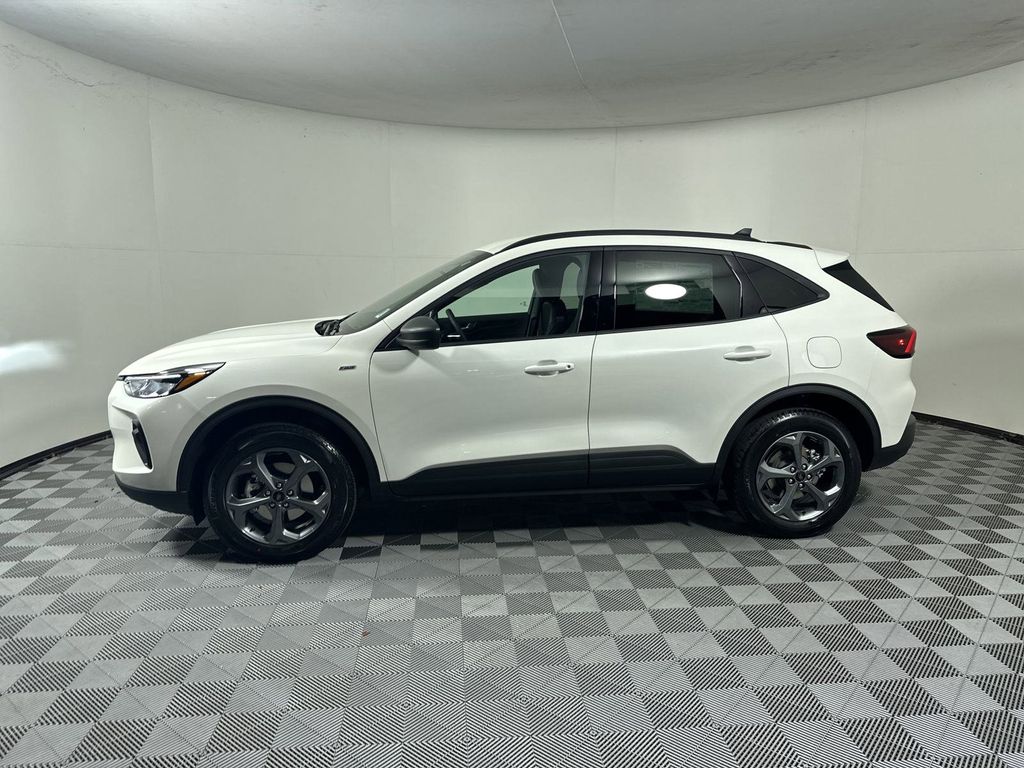 2025 Ford Escape ST-Line photo 4