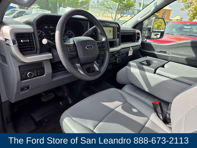 2025 Ford F-250 photo 2