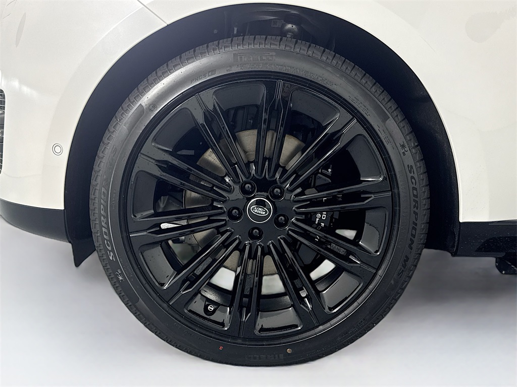 2025 Land Rover Range Rover SE photo 28