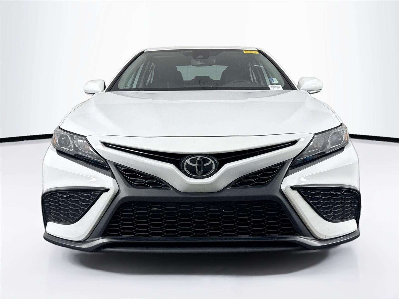 2023 Toyota Camry SE photo 3