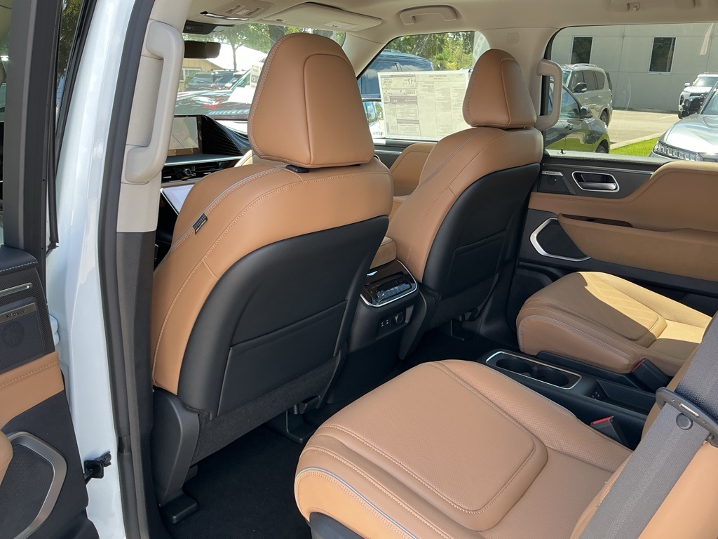 2026 Infiniti QX80 Luxe photo 23