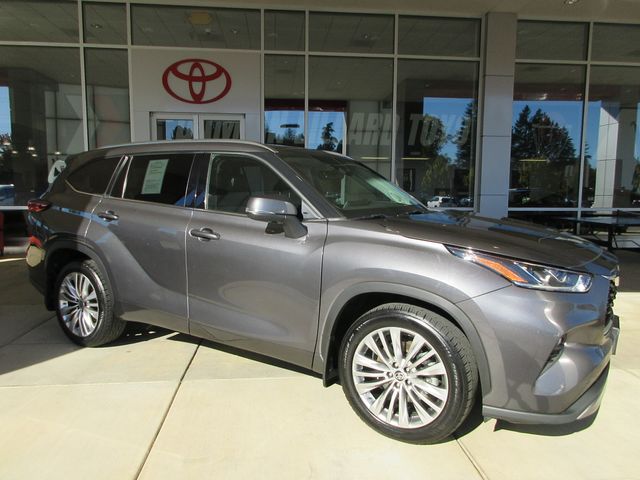 2022 Toyota Highlander Platinum photo 4