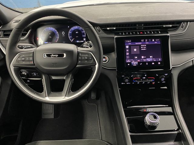 2025 Jeep Grand Cherokee Altitude photo 5