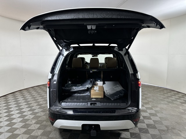 2025 Land Rover Discovery SE photo 6