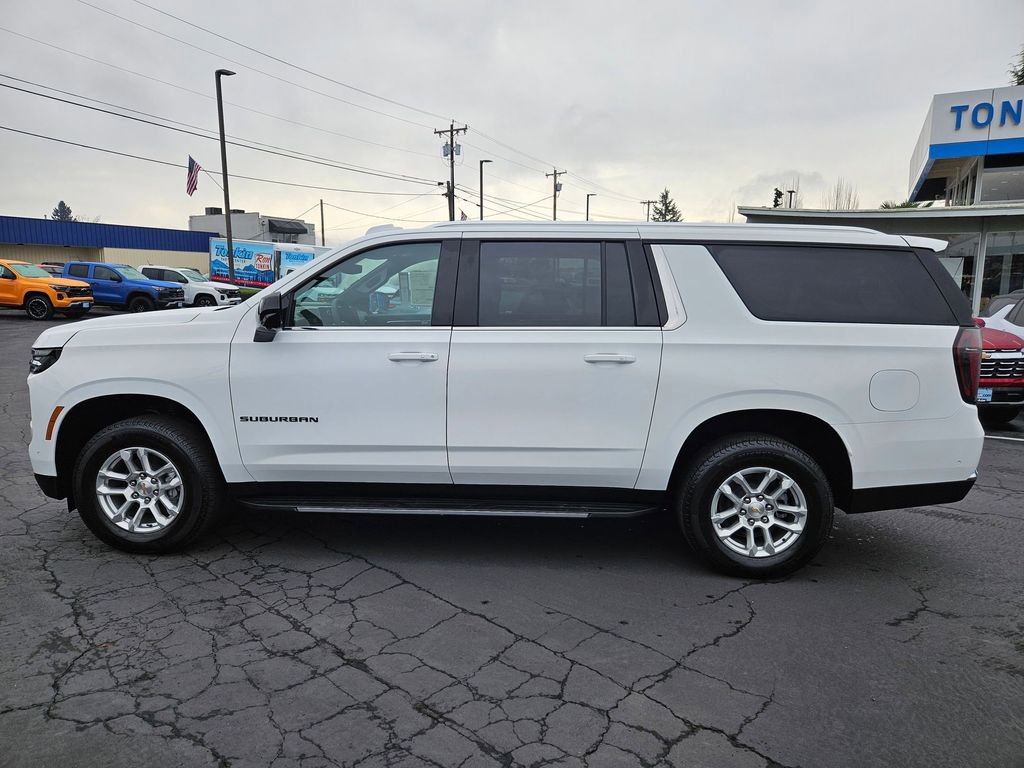 2026 Chevrolet Suburban LT photo 3