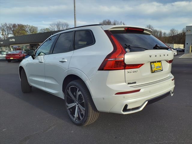 2025 Volvo XC60 Hybrid T8 photo 4