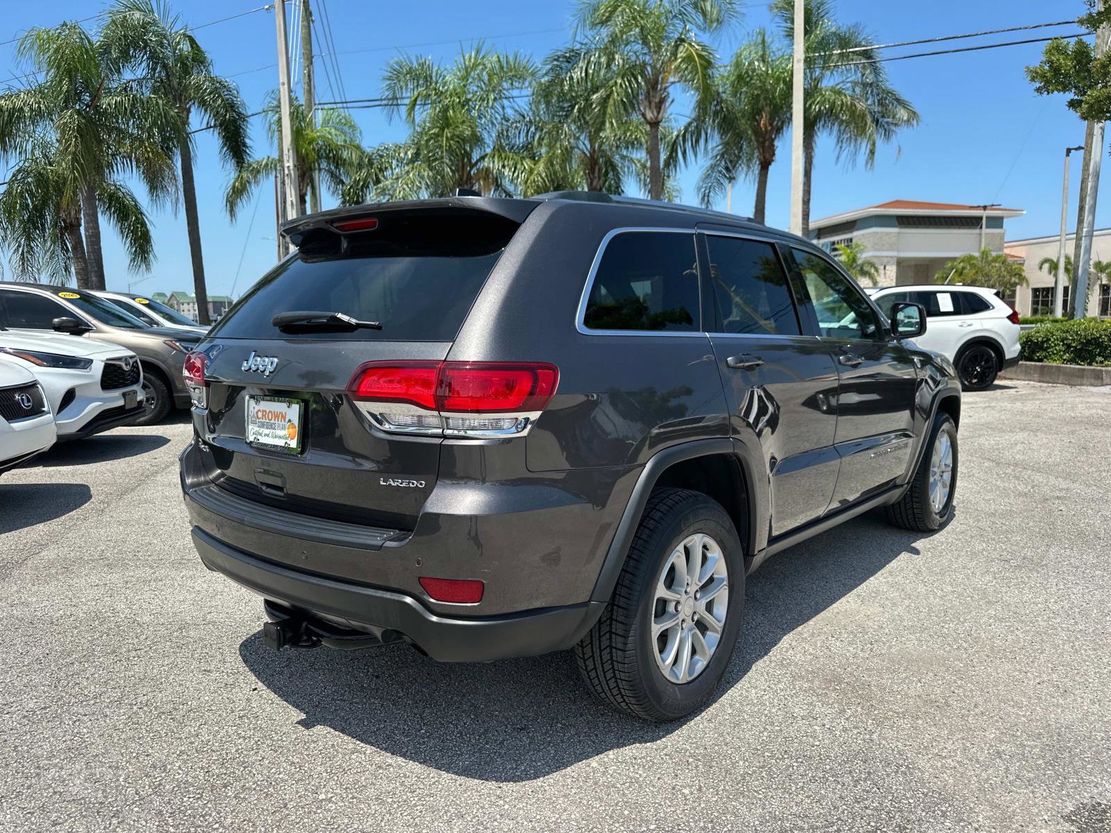 2021 Jeep Grand Cherokee Laredo E photo 2