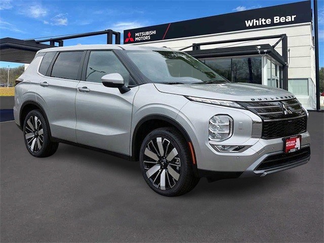 2025 Mitsubishi Outlander SE's photo