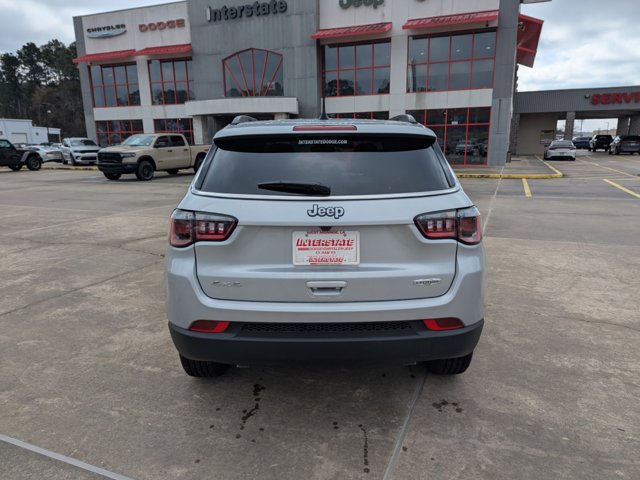 2025 Jeep Compass Latitude photo 4