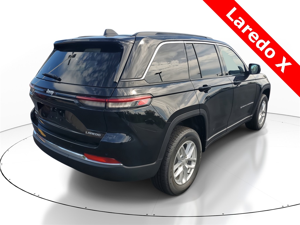 2025 Jeep Grand Cherokee Laredo X photo 3