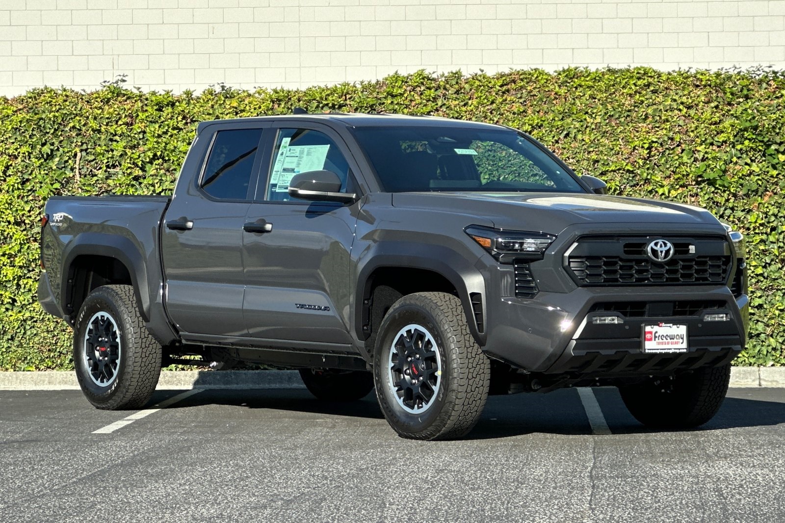 2024 Toyota Tacoma TRD Off-Road photo 2