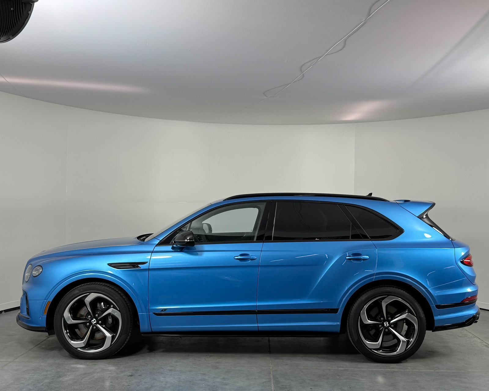 2023 Bentley Bentayga V8 photo 7