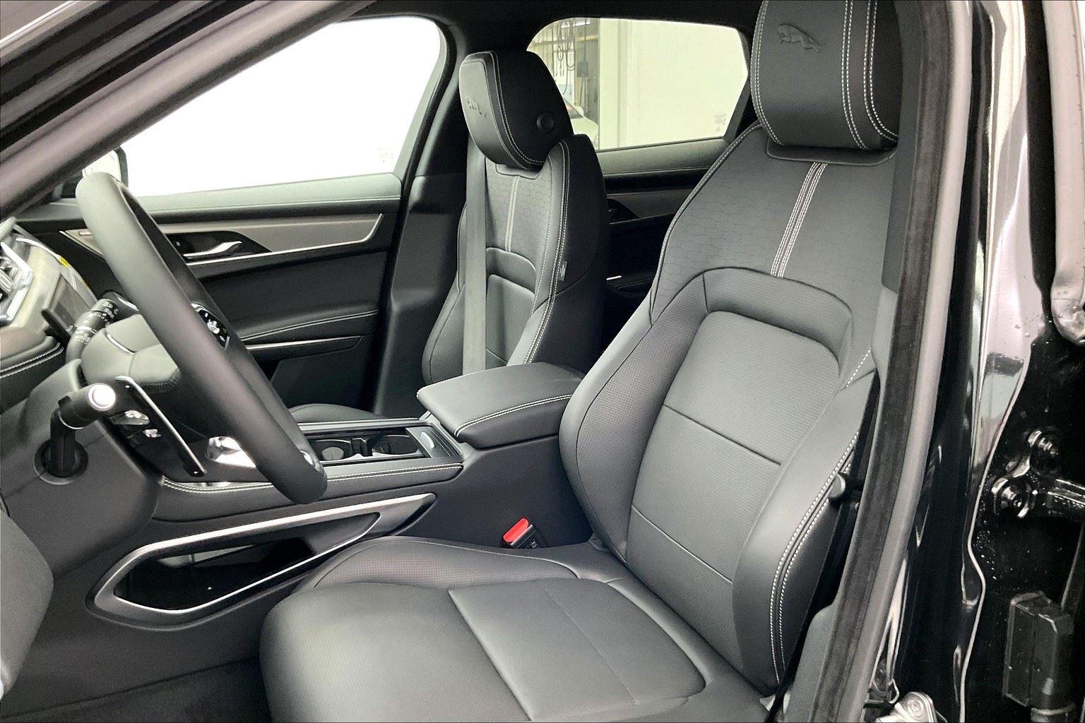 2026 Jaguar F-PACE P250 R-Dynamic S photo 5