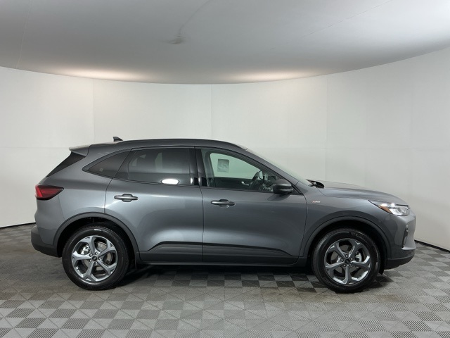2025 Ford Escape ST-Line photo 4