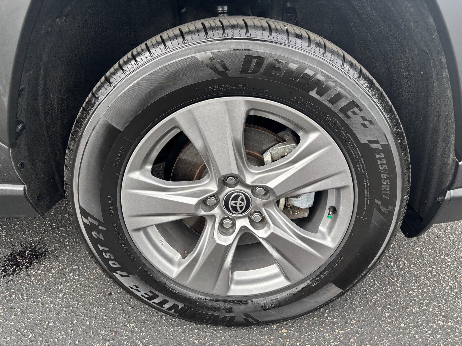 2023 Toyota RAV4 XLE photo 9
