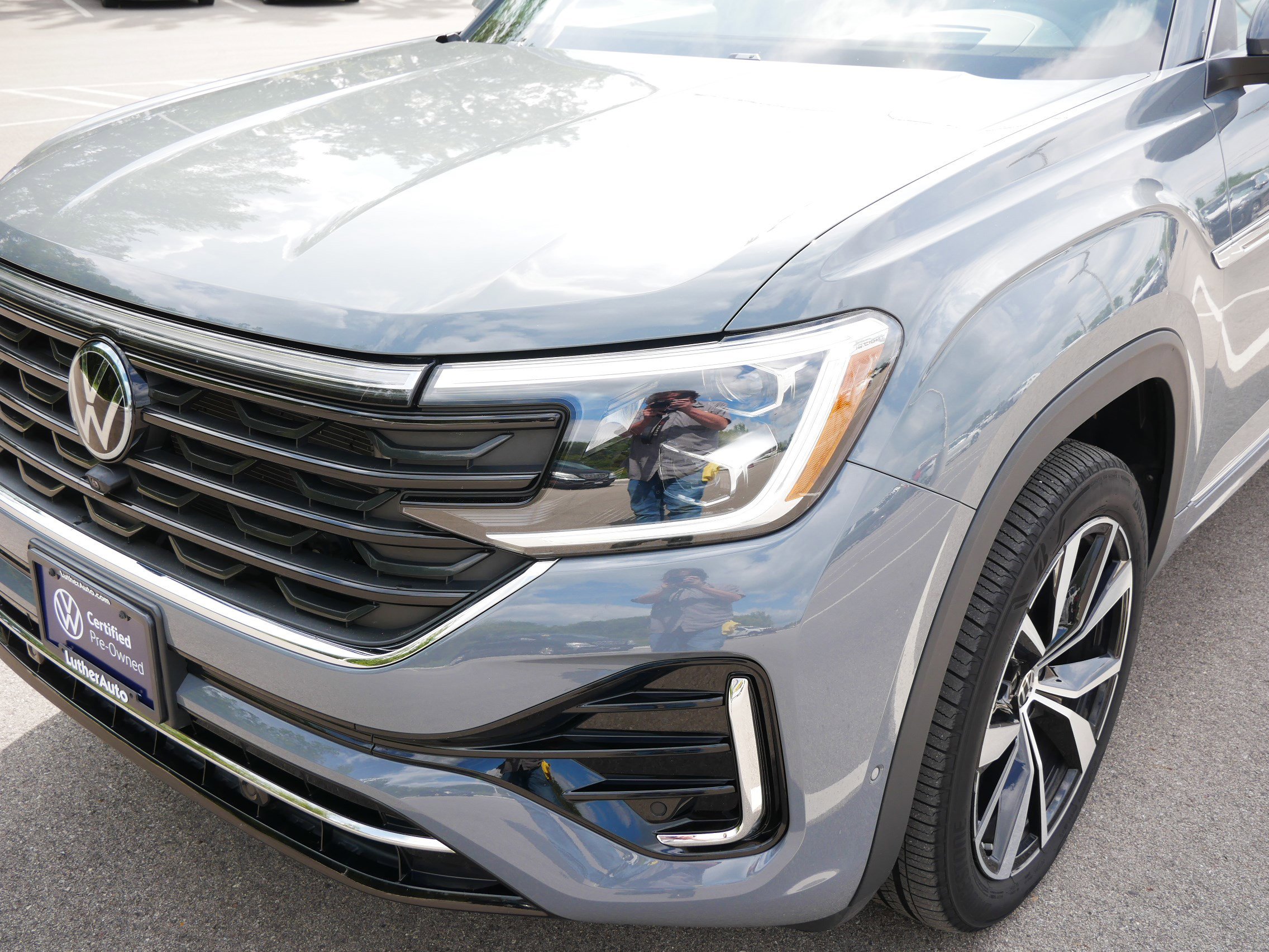 2024 Volkswagen Atlas Cross Sport SEL Premium R-Line photo 10