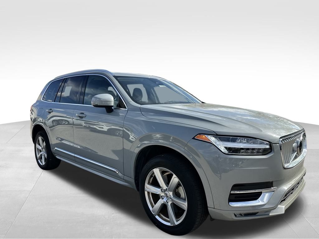 2024 Volvo XC90 B5 Core AWD photo 2