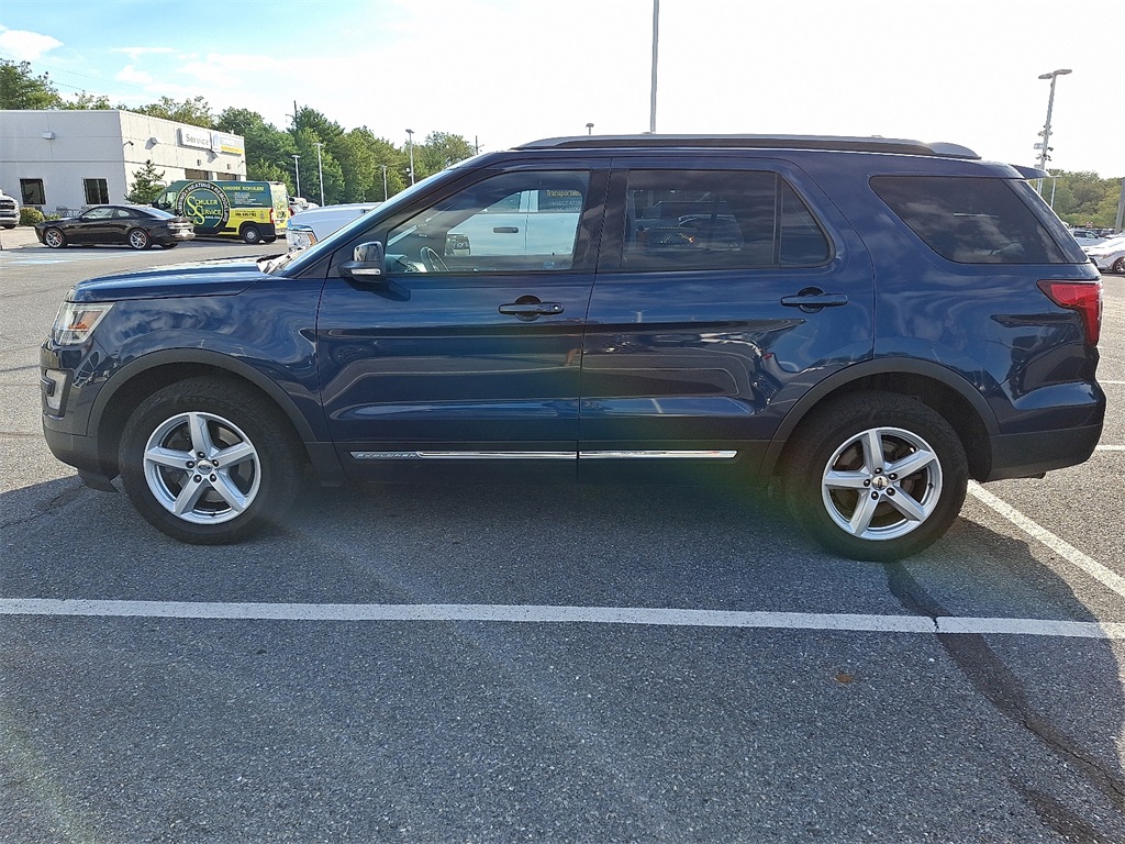 2017 Ford Explorer XLT photo 4