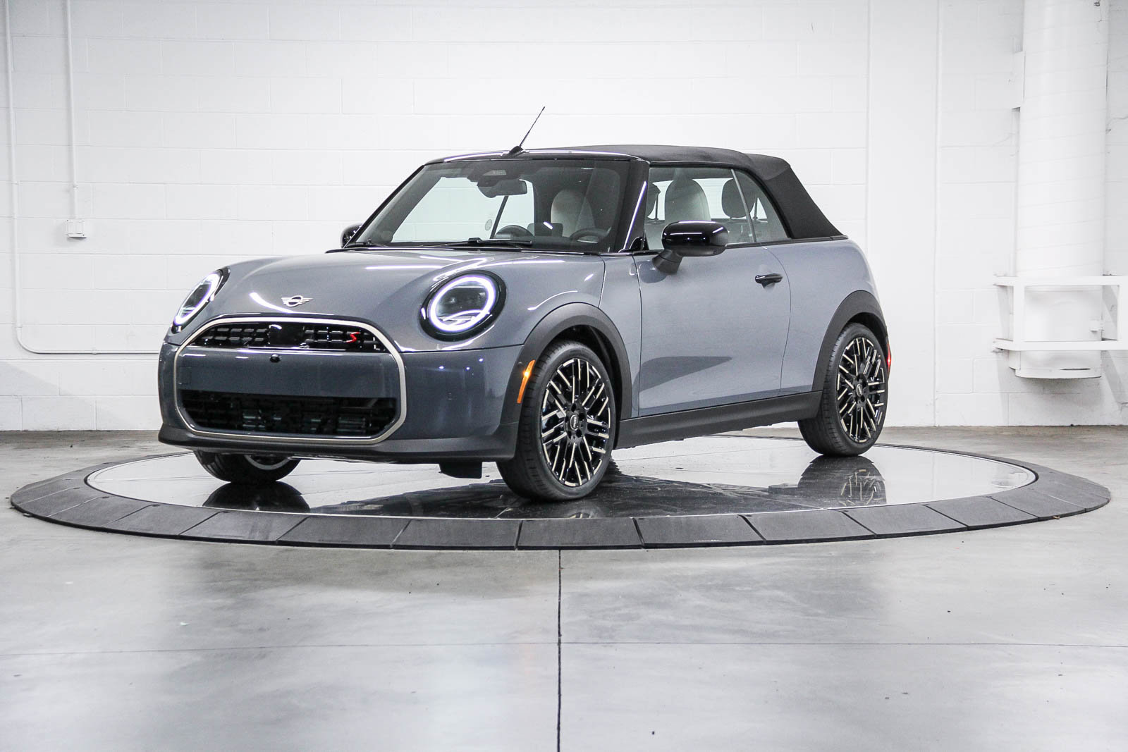 2026 Mini Cooper Convertible Iconic photo 3