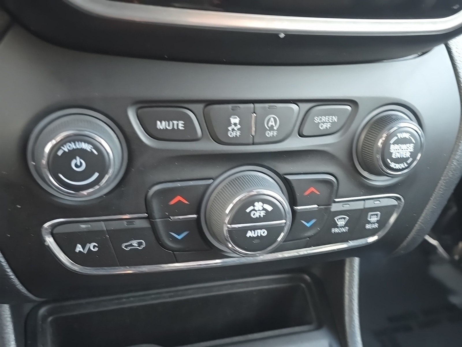 2020 Jeep Cherokee Limited photo 29
