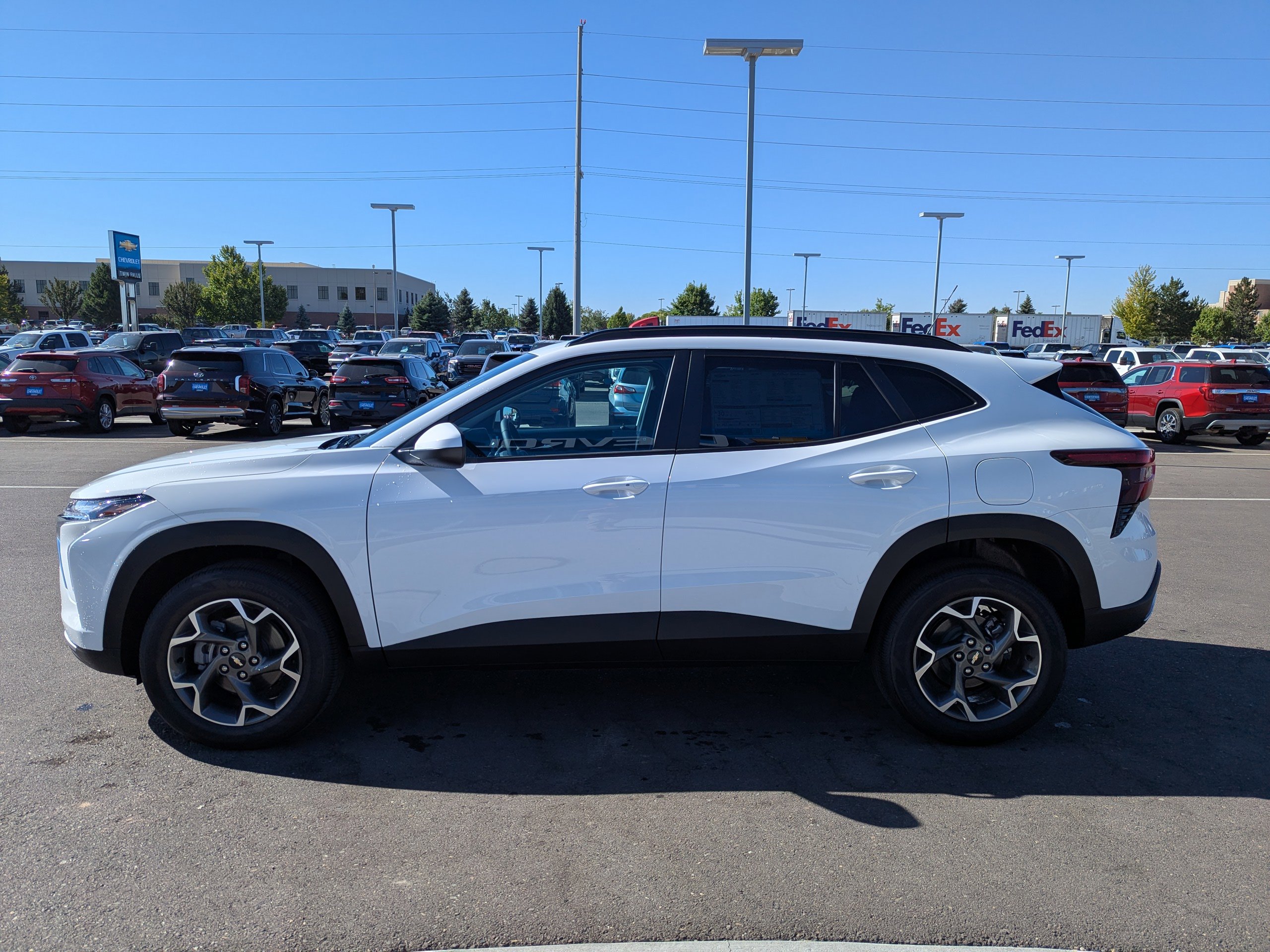 2025 Chevrolet Trax LT photo 5