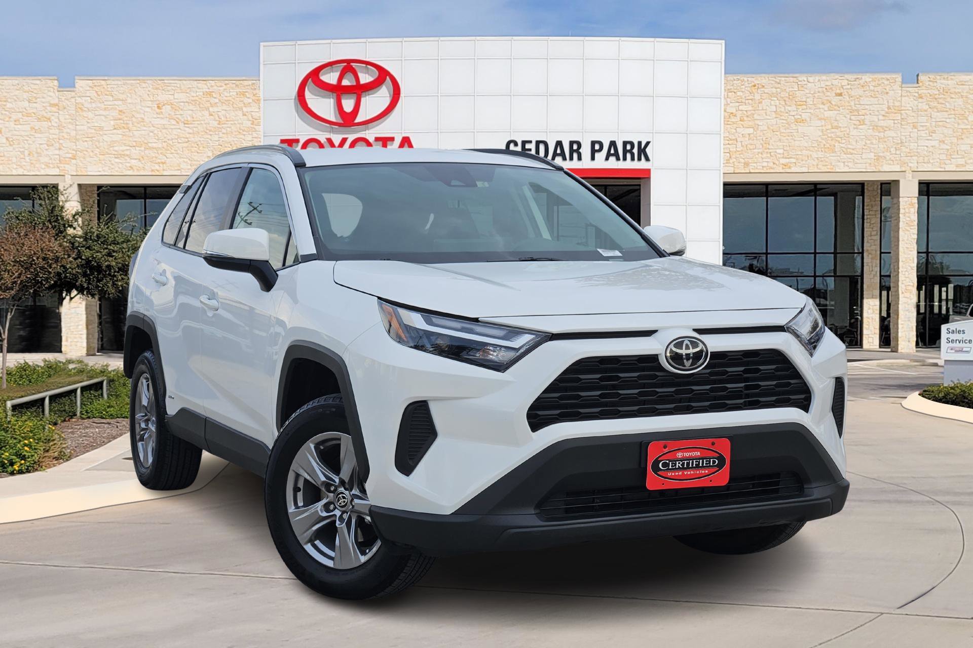 2025 Toyota RAV4 XLE's photo