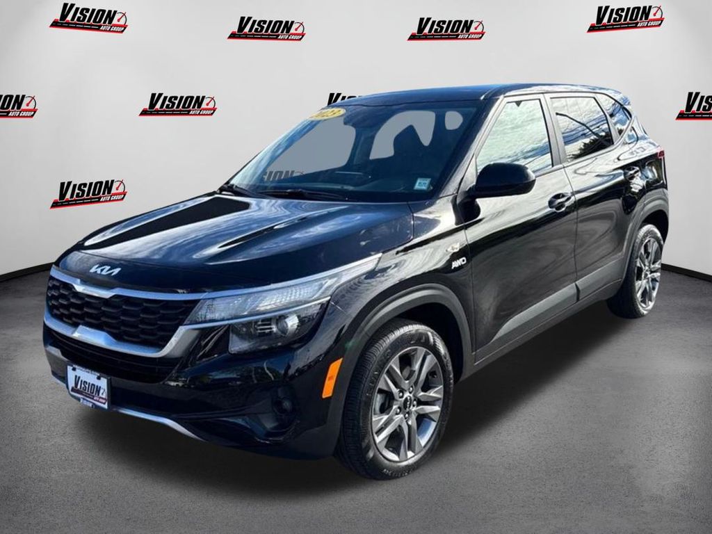 2023 Kia Seltos LX's photo