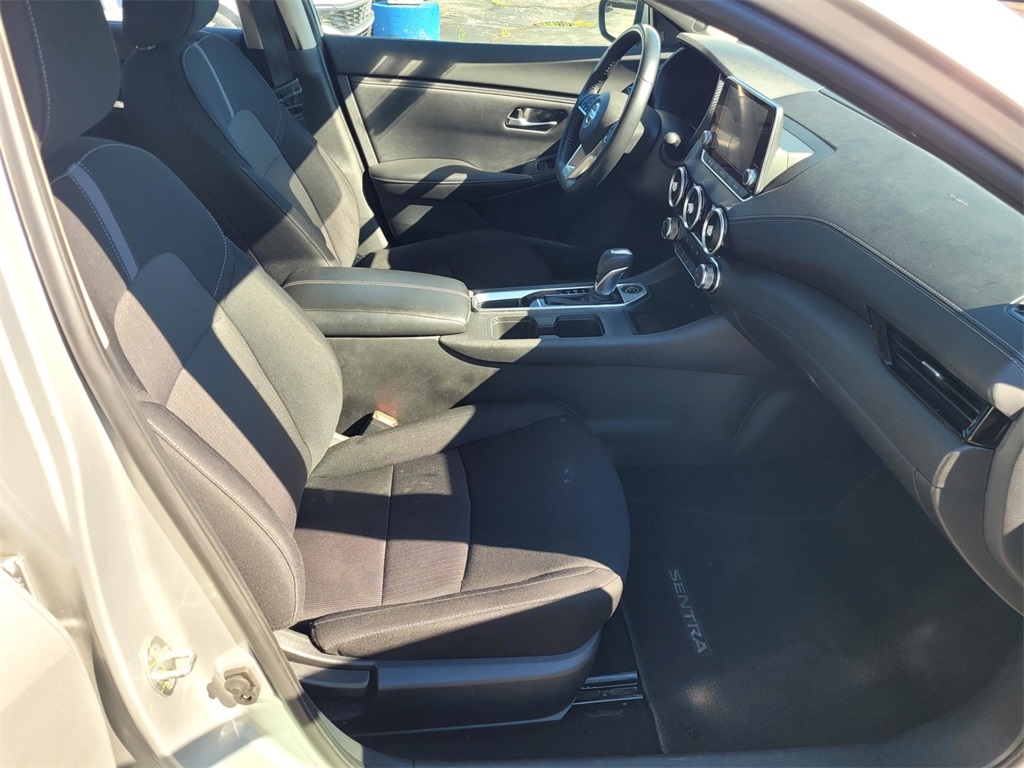2022 Nissan Sentra SV photo 18