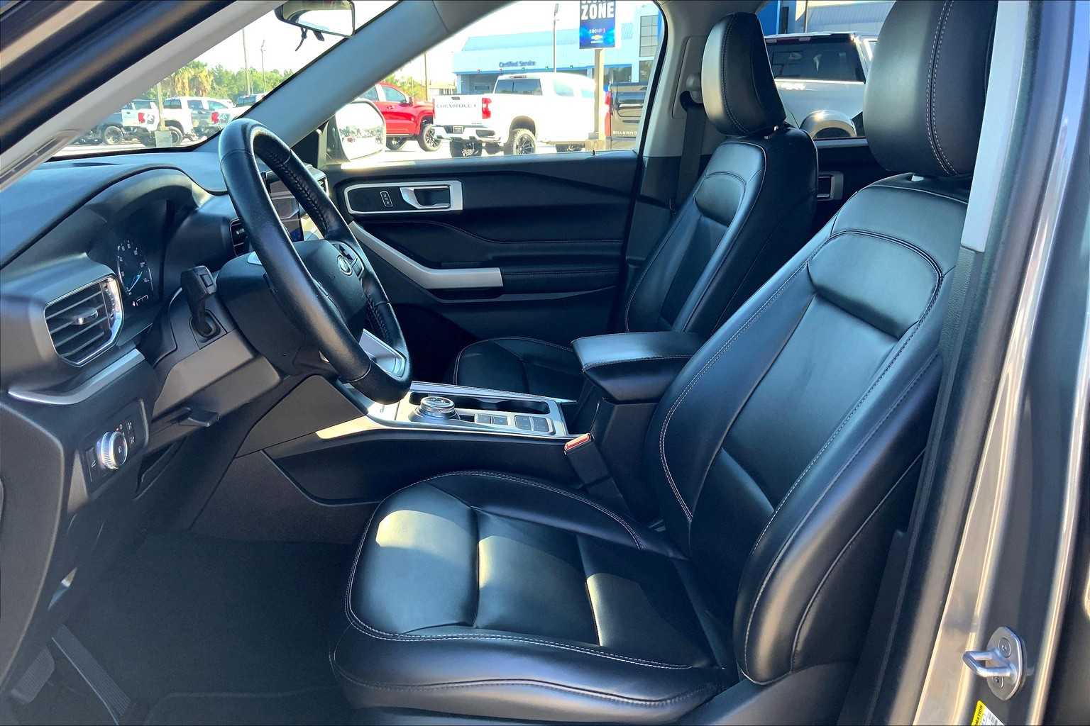 2021 Ford Explorer XLT photo 6