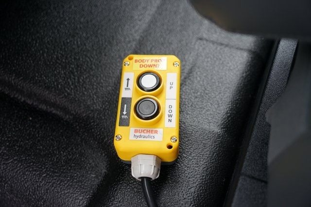 2023 FORD F-550 - Image 33