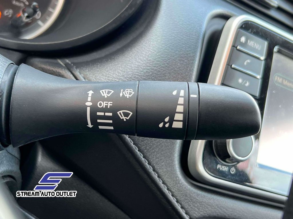 2025 Nissan Versa 1.6 S photo 18