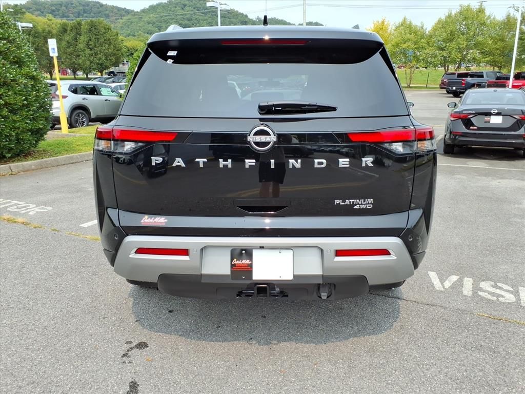 2025 Nissan Pathfinder Platinum photo 4