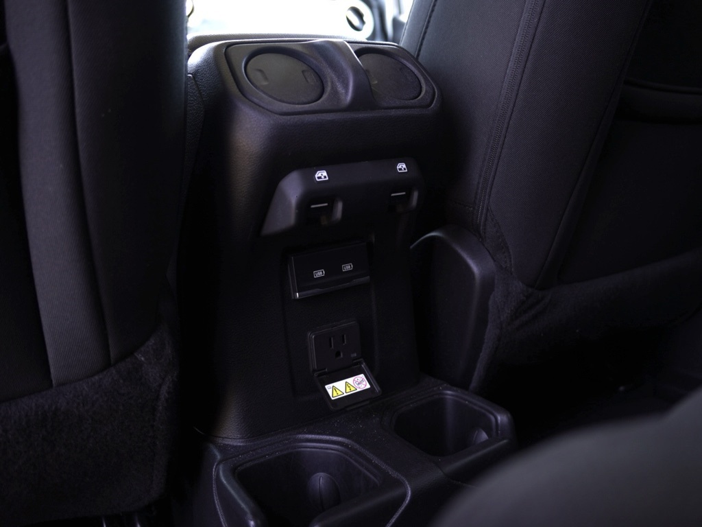 2023 Jeep Wrangler Sahara photo 24