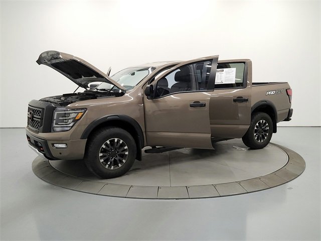 2023 Nissan Titan PRO-4X photo 11