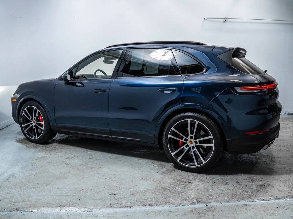 2025 Porsche Cayenne S photo 2
