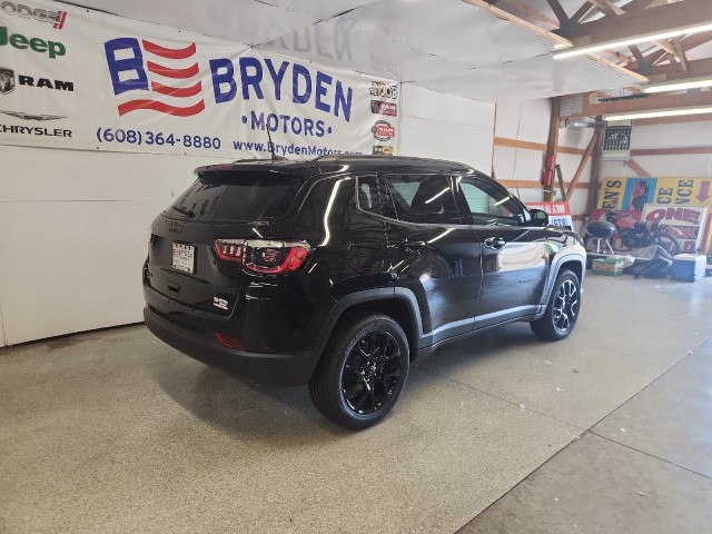 2025 Jeep Compass Latitude photo 3