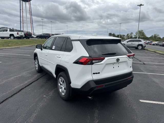2025 Toyota RAV4 LE photo 4