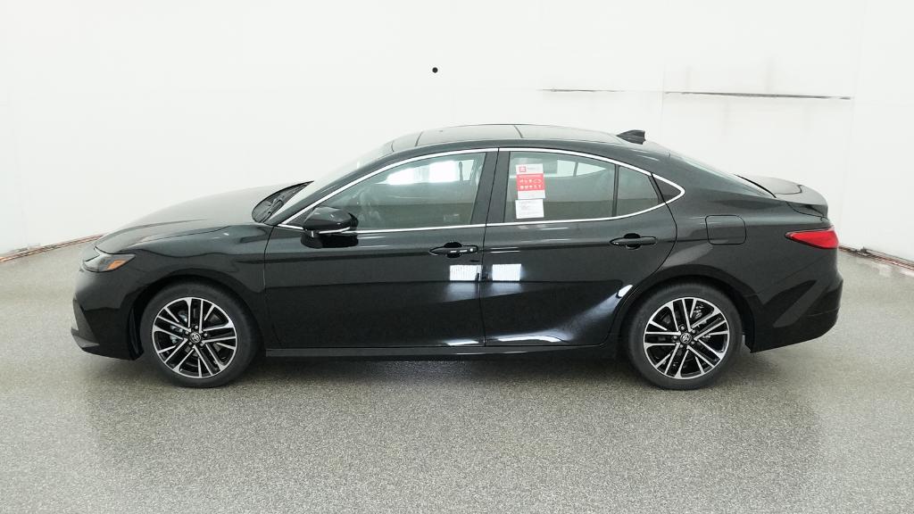 2025 Toyota Camry XLE photo 7