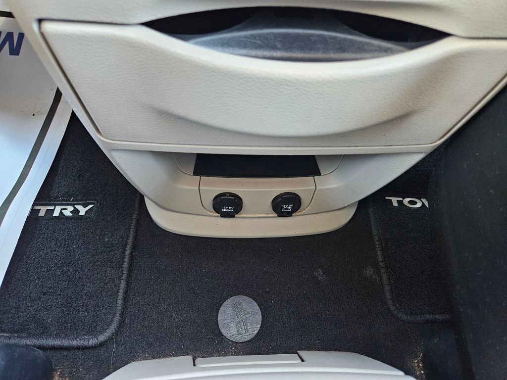 2016 Chrysler Town & Country Touring photo 12
