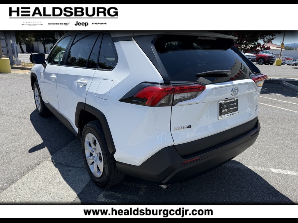 2024 Toyota RAV4 LE photo 2