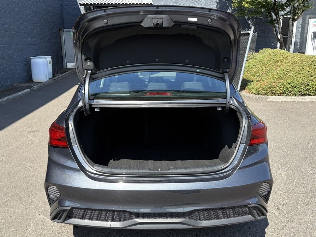 2023 Kia Forte LXS photo 7