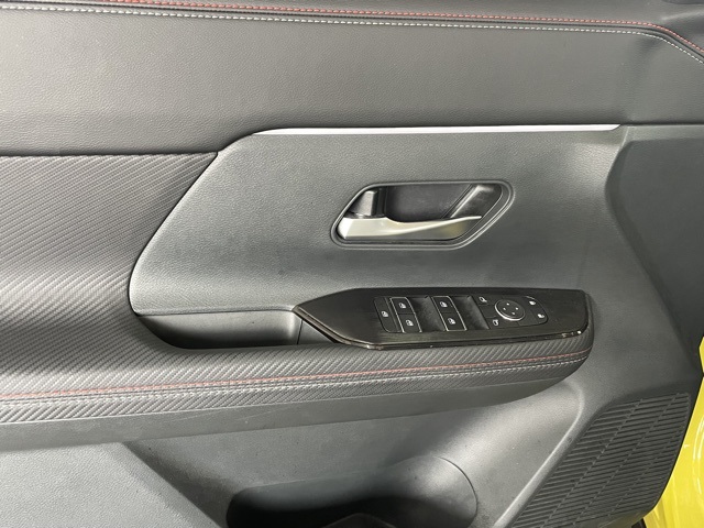 2025 Nissan Kicks SR photo 7