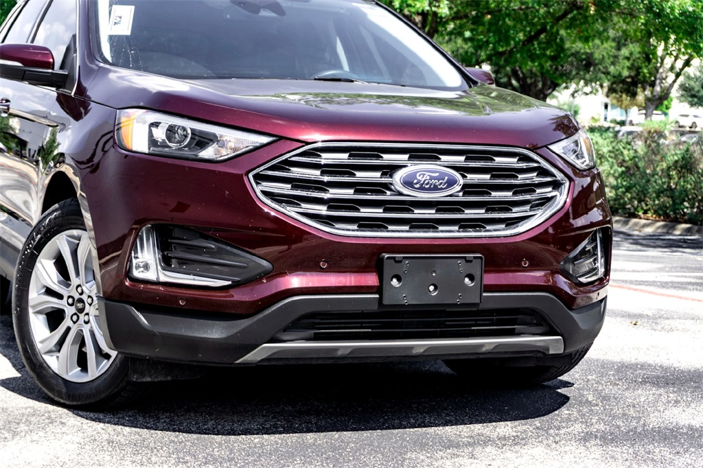 2024 Ford Edge Titanium photo 2