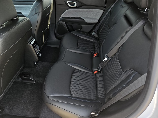 2025 Jeep Compass North Edition Latitude photo 12