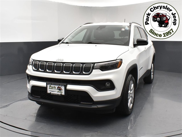 2022 Jeep Compass Latitude photo 2