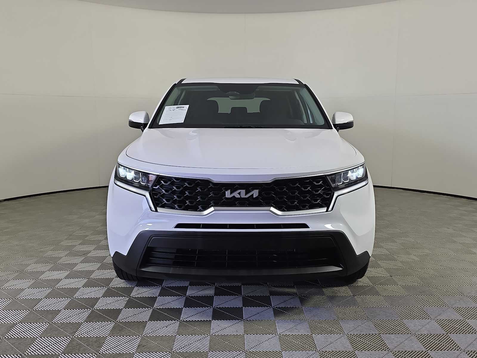 2022 Kia Sorento LX photo 2