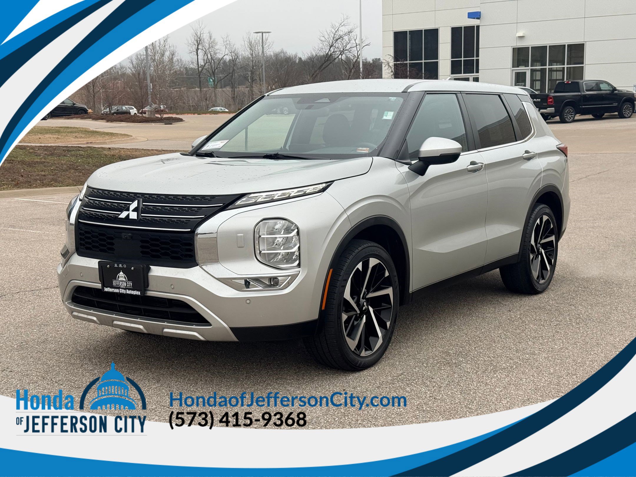 2024 Mitsubishi Outlander SE's photo